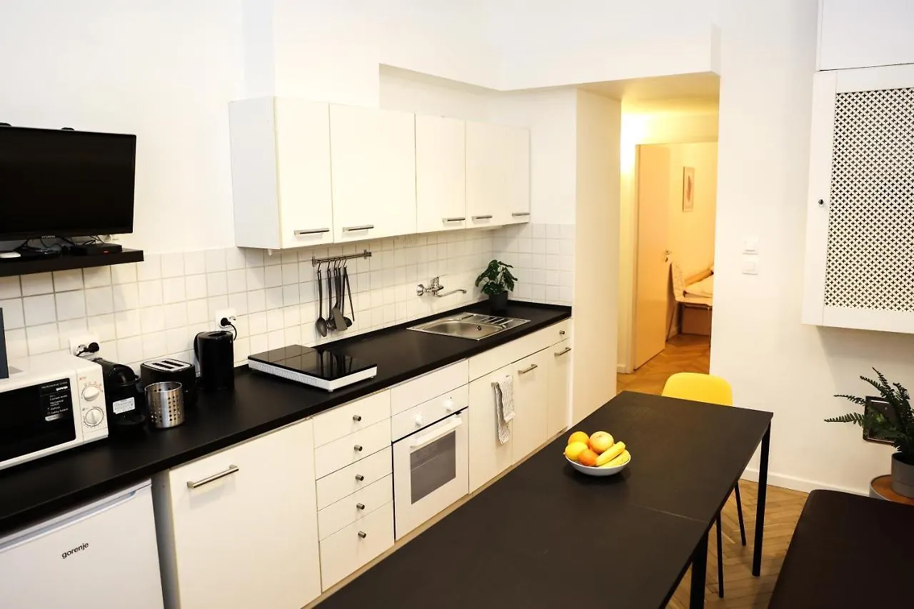 Modern 3Br Apt Free Parking Prime Location Budapest Apartment
