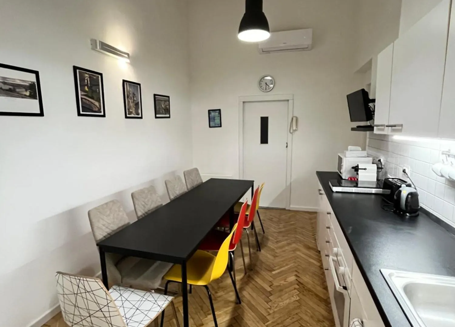 Modern 3Br Apt Free Parking Prime Location Budapest 0*,  Hungary