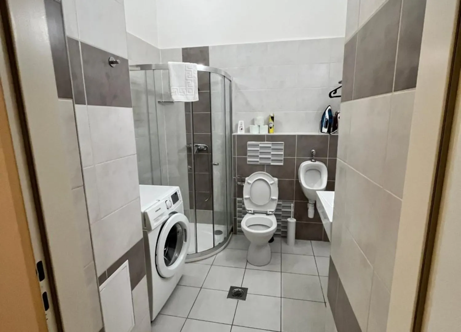 Modern 3Br Apt Free Parking Prime Location Budapest Apartment