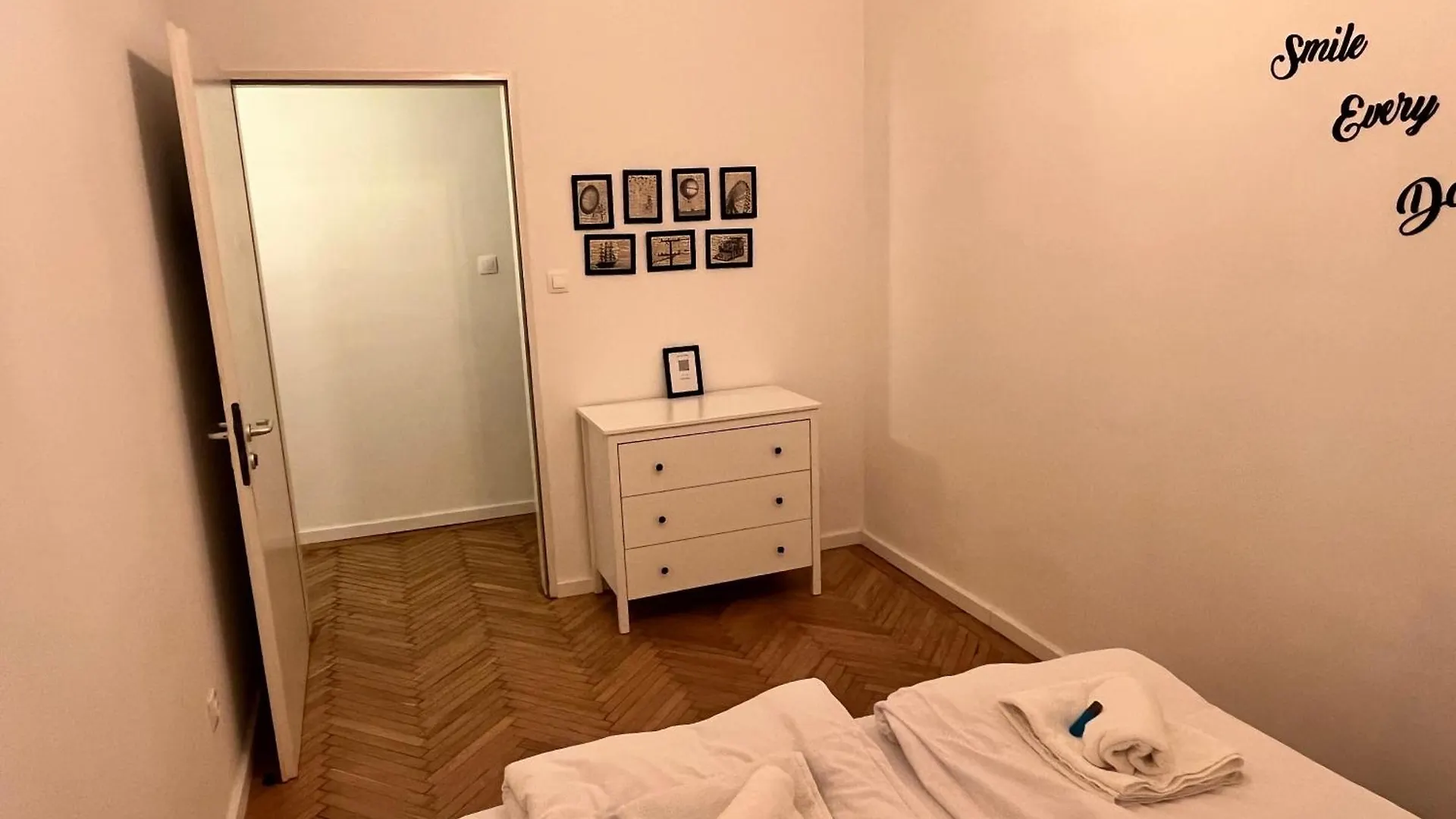 Modern 3Br Apt Free Parking Prime Location Budapest Apartment